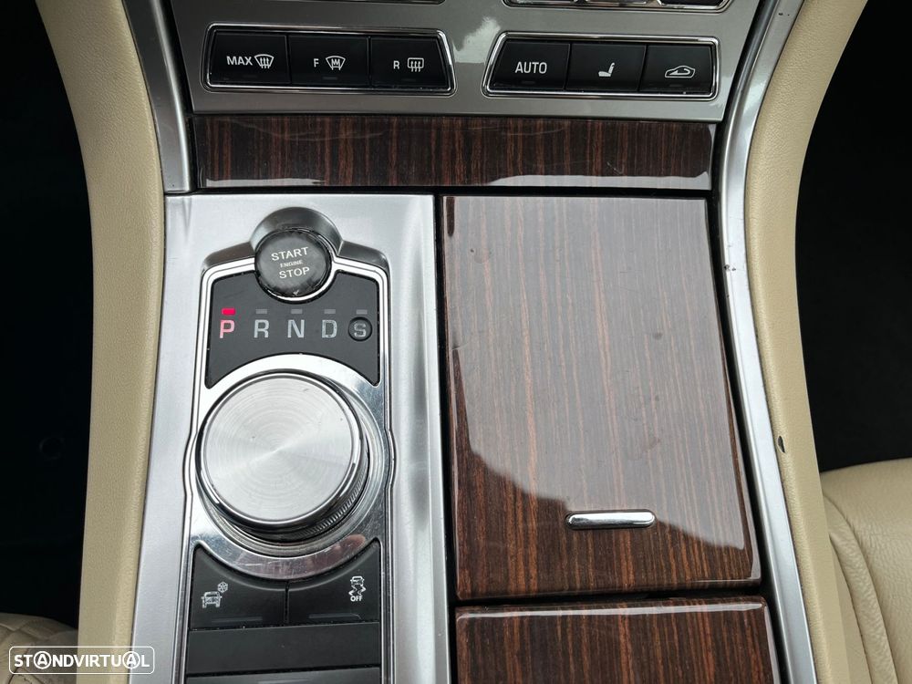 Jaguar XF 2.2 D Luxury - 33
