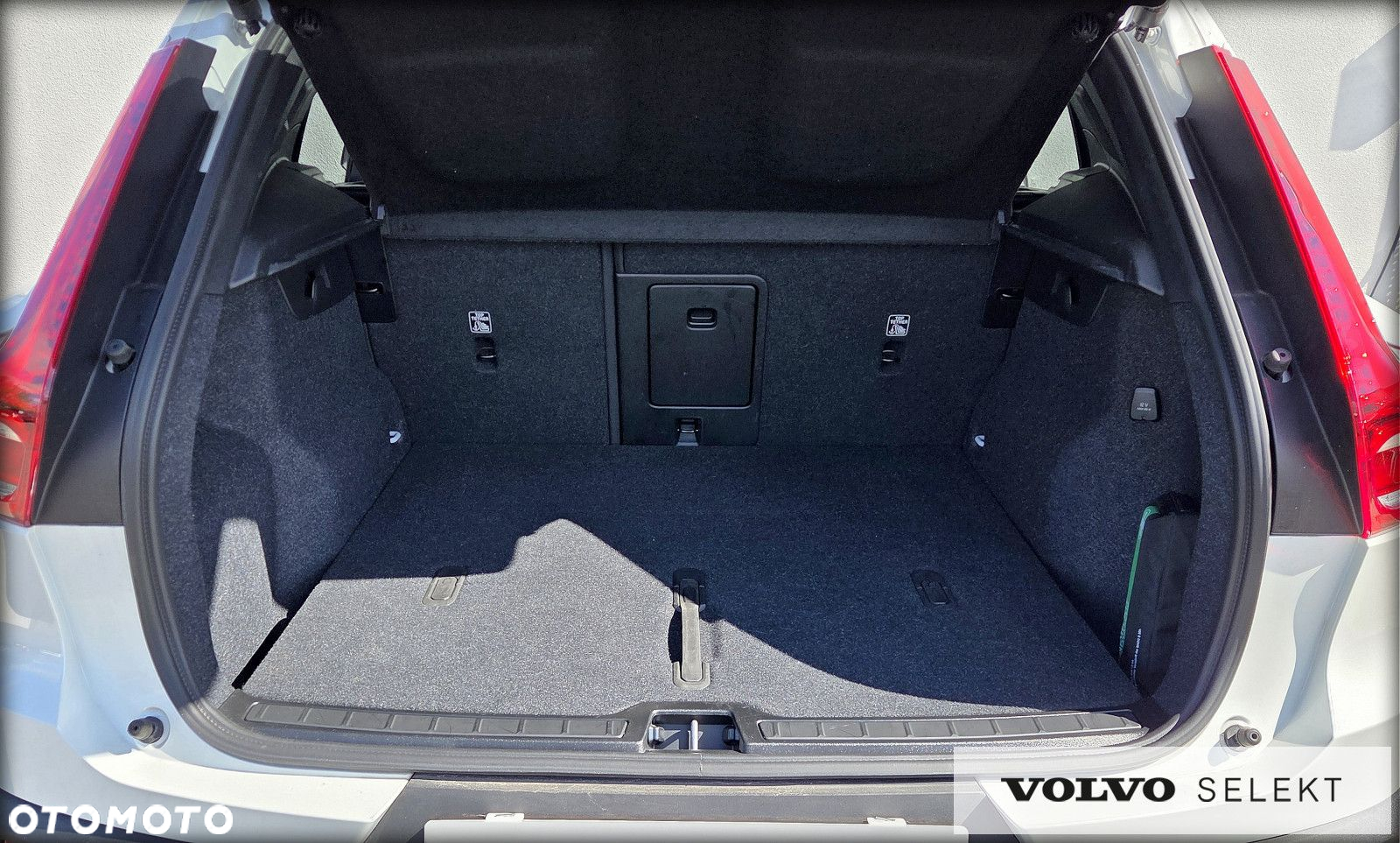 Volvo XC 40 B3 Plus Dark - 28