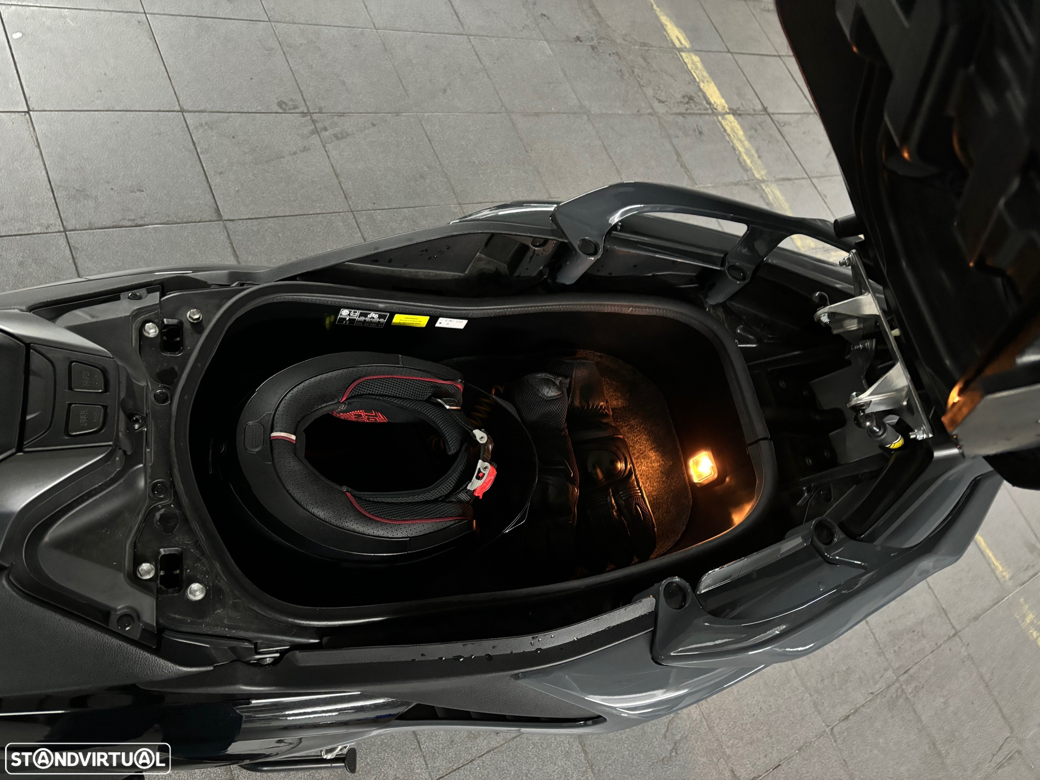Yamaha TMAX Tech Max - 6