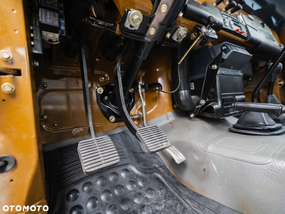 Toyota Land Cruiser - 24