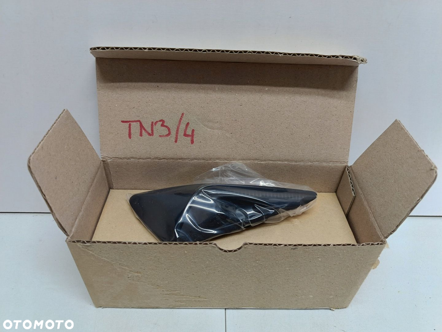 TESLA MODEL 3 Y - KIERUNKOWSKAZ BŁOTNIKA LEWY Z KAMERĄ NOWY 1495864-20-F - 2