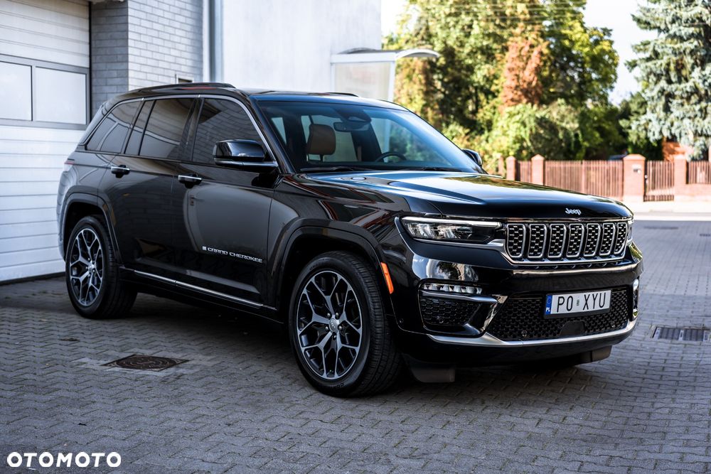 Jeep Grand Cherokee - 24