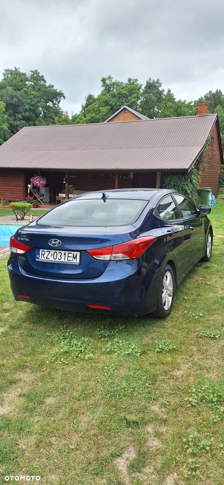 Hyundai Elantra - 3