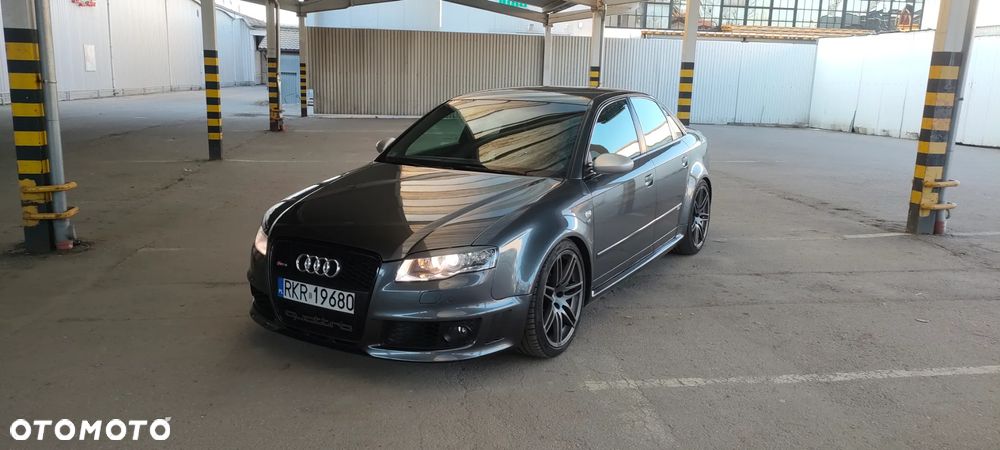 Audi RS4 Limousine - 12