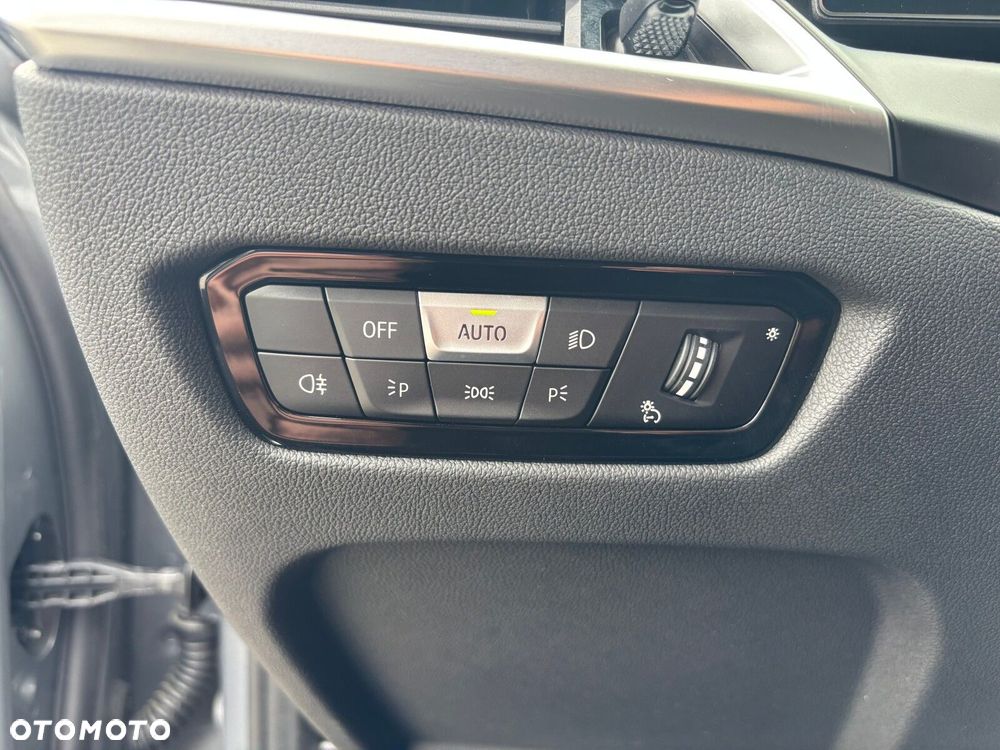 BMW Seria 3 330i xDrive M Sport sport - 33