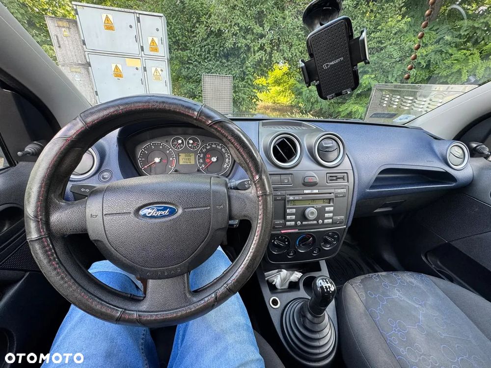 Ford Fiesta 1.3 Ambiente - 1