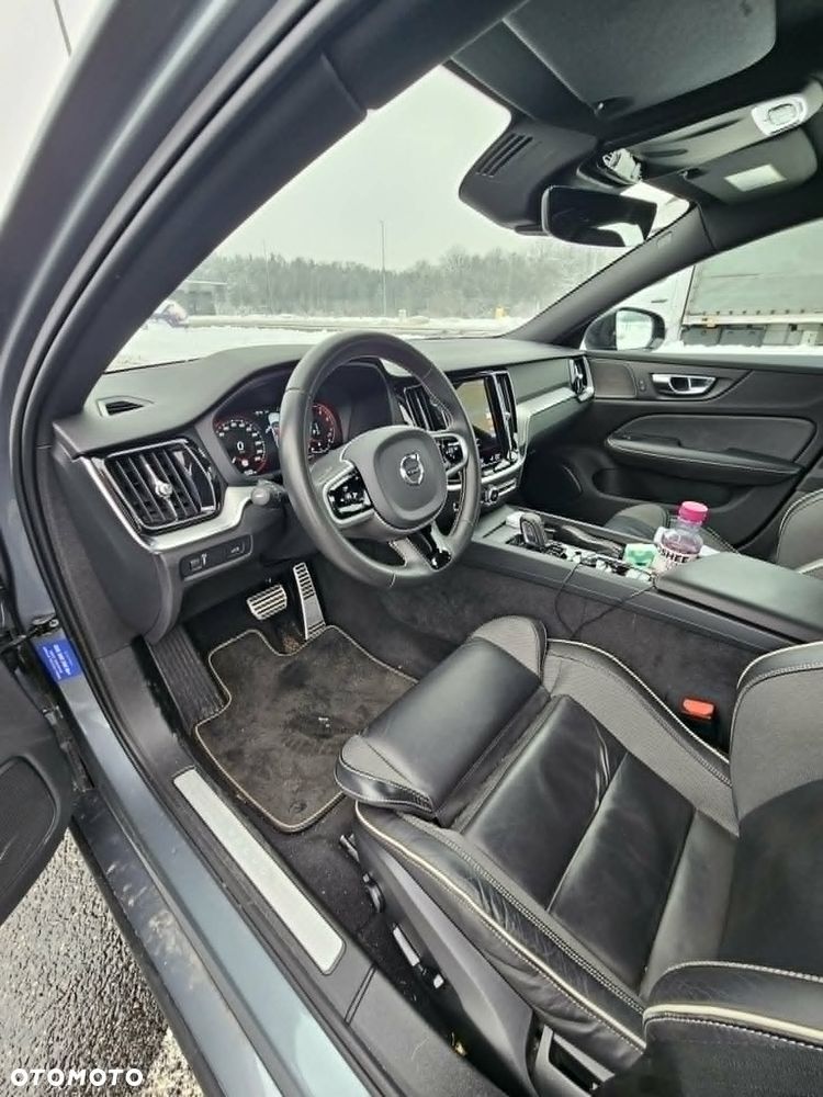 Volvo S60 B5 B AWD R-Design - 2