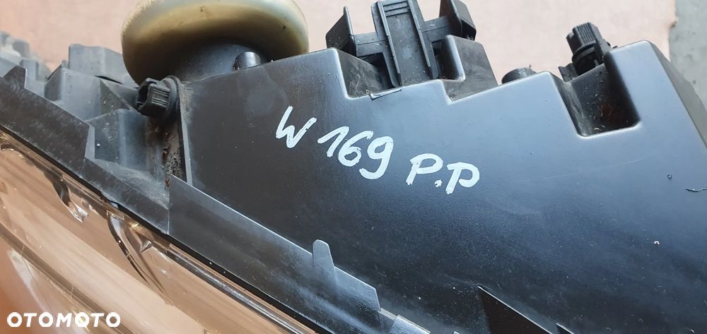 Lampa prawy przód przednia prawa Mercedes A-Klasa W169 A1698200261 - 9
