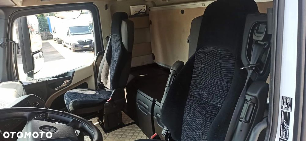 Mercedes-Benz 1845 - 6