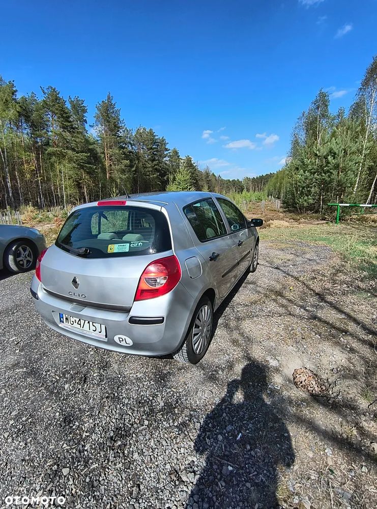 Renault Clio 1.4 16V Authentique - 6