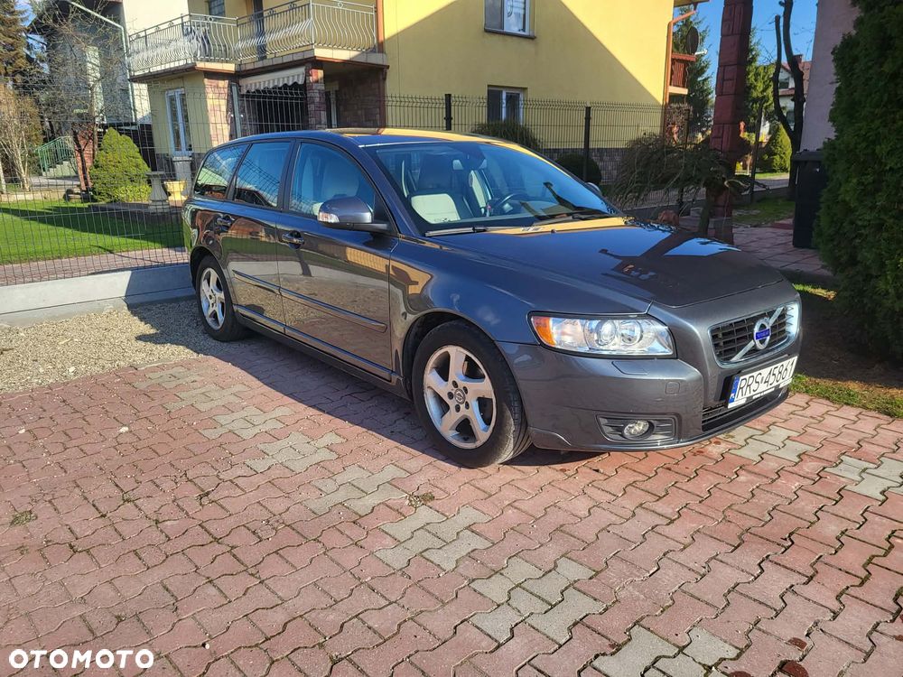 Volvo V50 D2 Momentum - 1