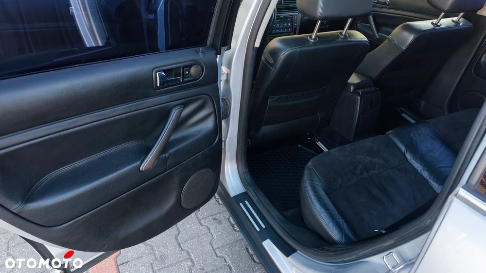 Volkswagen Passat 2.8 V6 4Motion Highline - 20