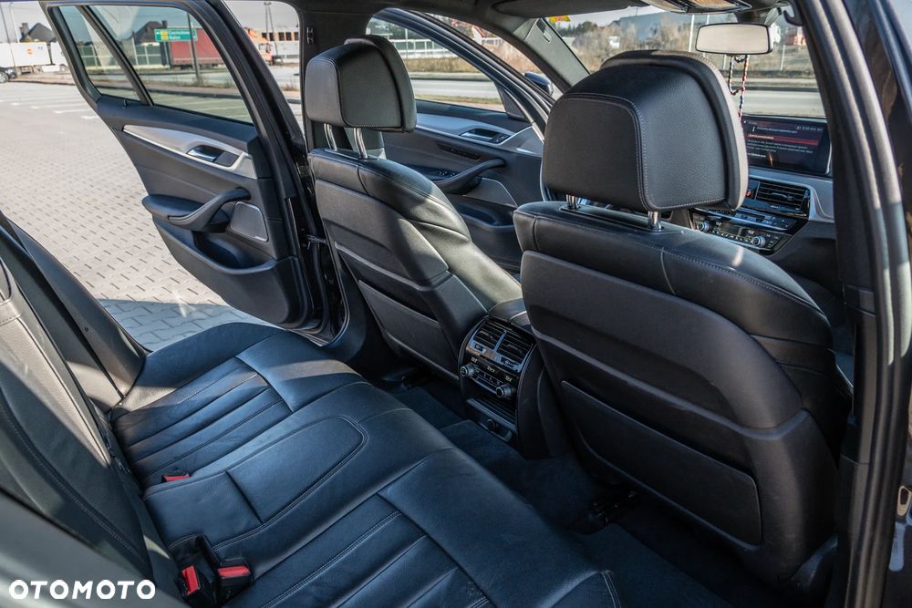 BMW Seria 5 540i xDrive - 11