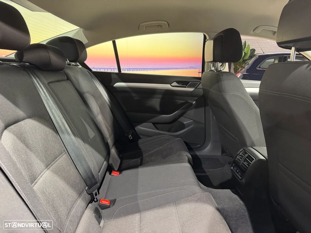 VW Passat 2.0 TDI Elegance DSG - 14