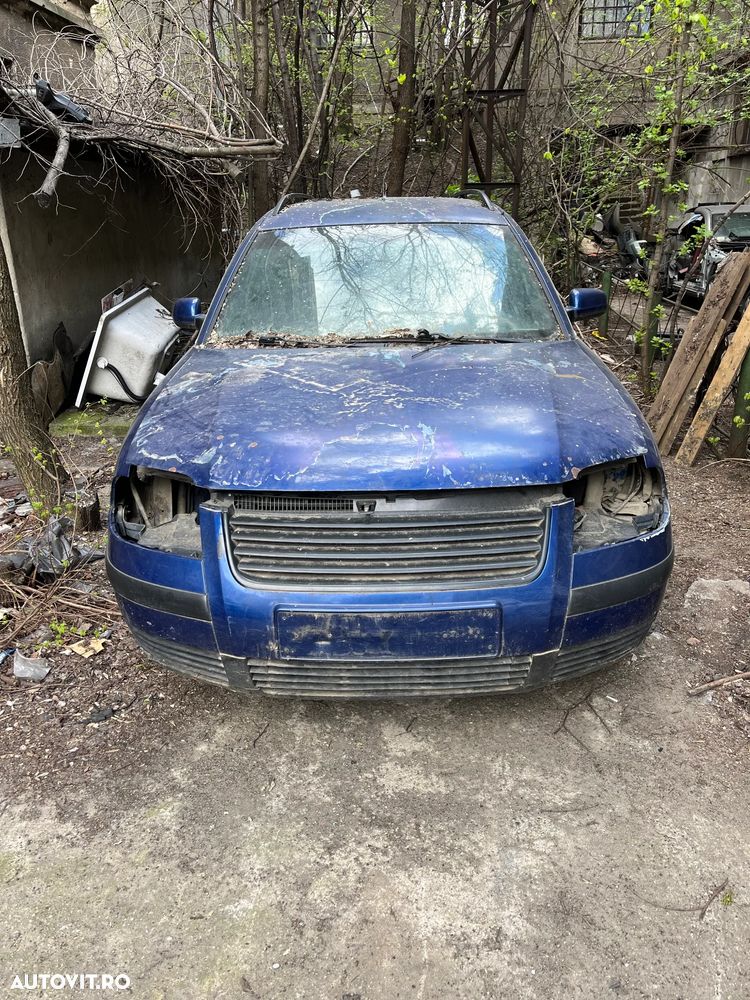 Dezmembrez VW Volkswagen Passat B5.5 break albastru 1,6 benzina ALZ albastru 2002 - 2