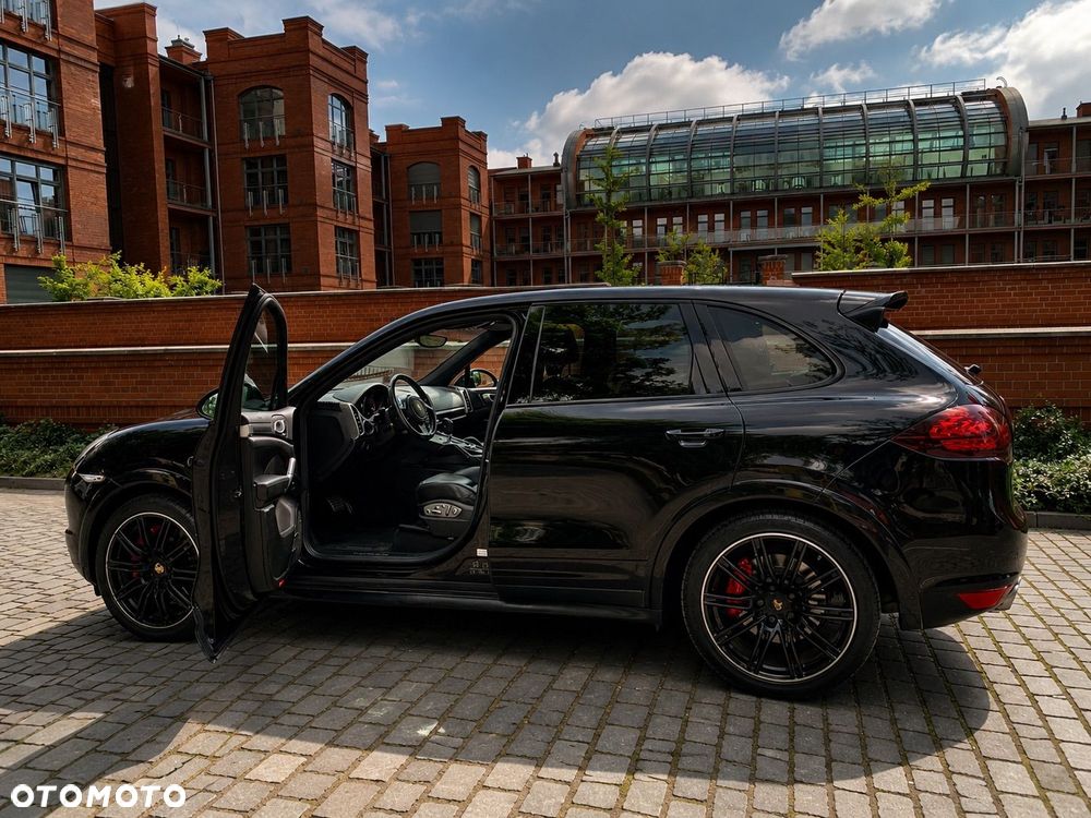 Porsche Cayenne - 21