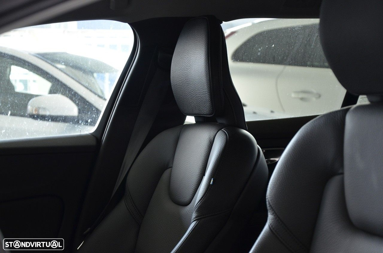 Volvo V60 2.0 T6 AWD TE Plus Dark - 7