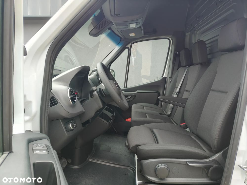 Mercedes-Benz Sprinter - 11