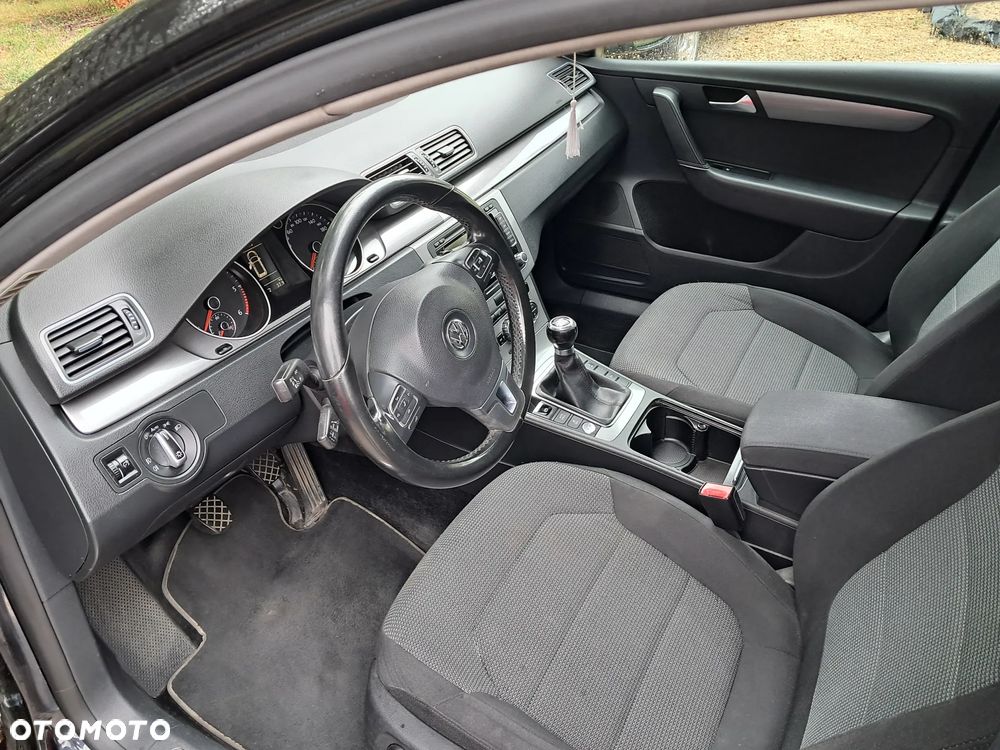 Volkswagen Passat - 9