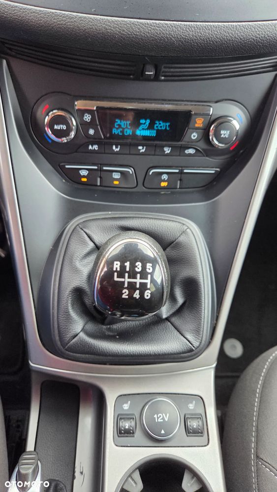 Ford Kuga 2.0 TDCi 2x4 Titanium - 25