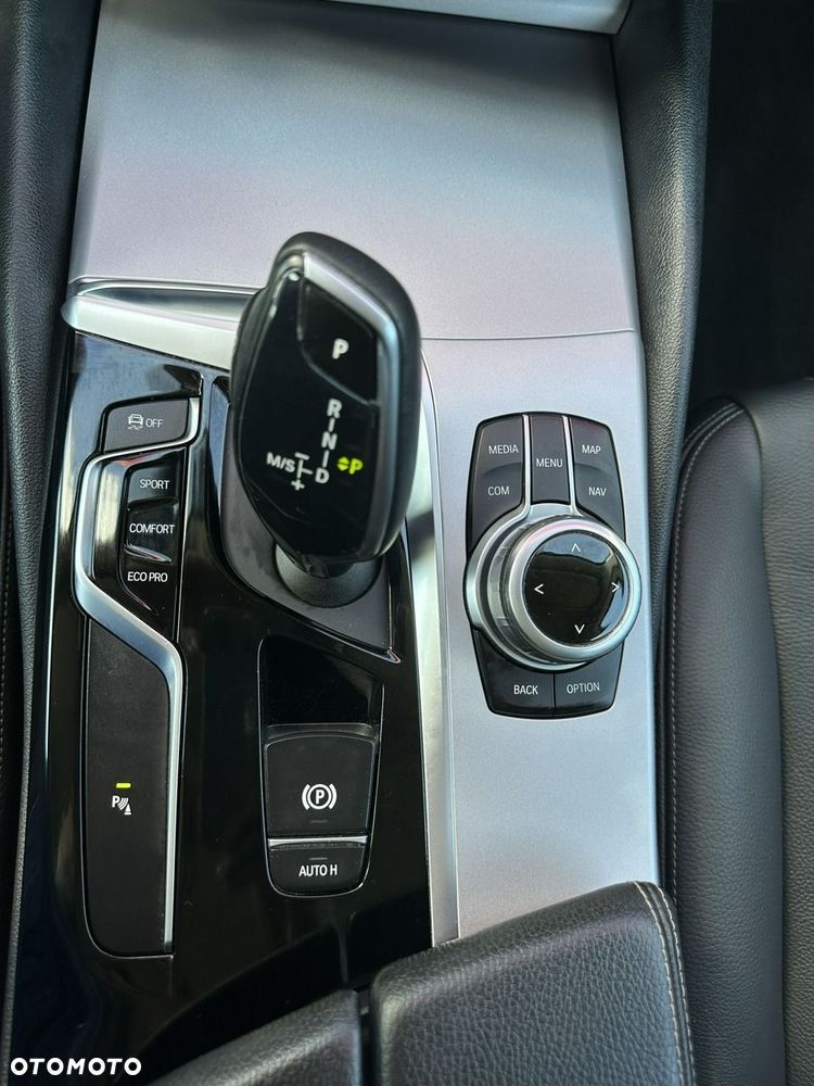 BMW Seria 5 520d - 24