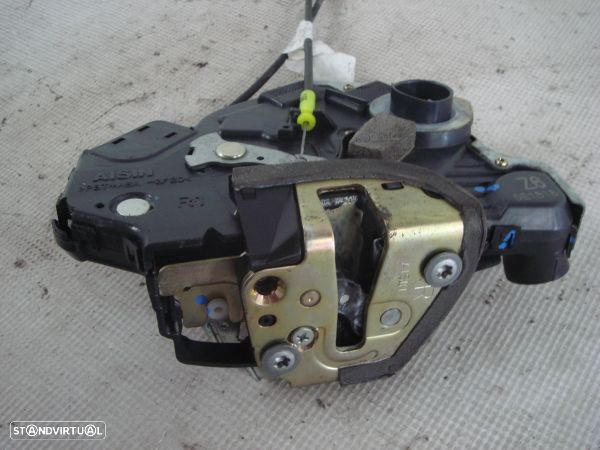 Fecho Da Porta Frente Dto Toyota Avensis (_T25_) - 2