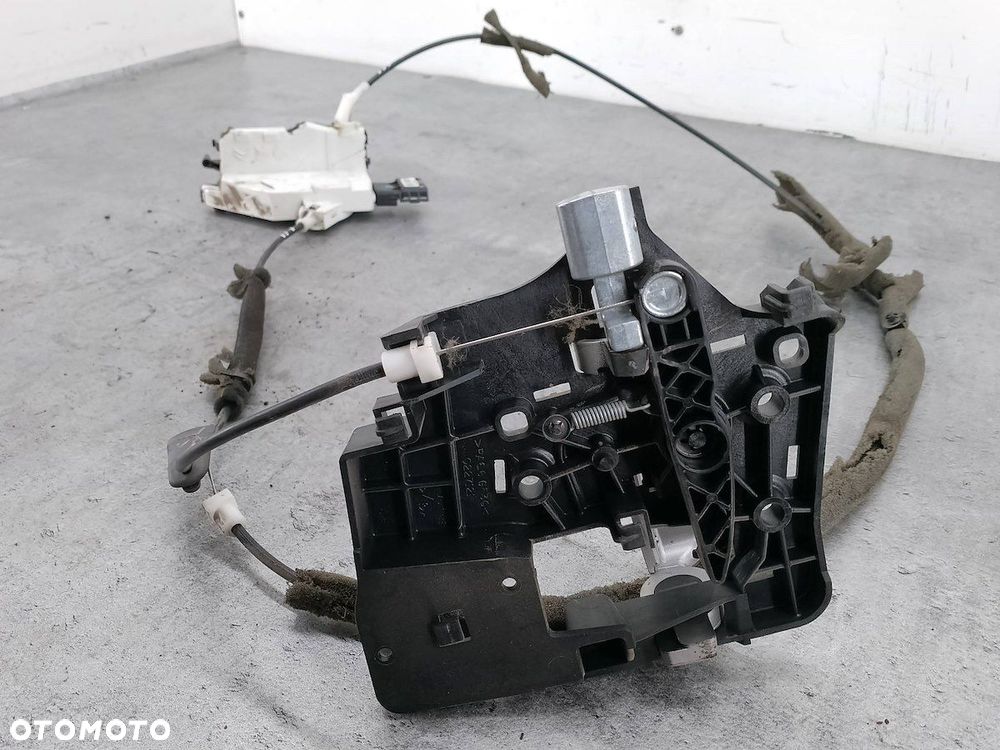 ZAMEK DRZWI PRZESUWNYCH LEWYCH CITROEN BERLINGO II 9632100677  PSA828421 - 7