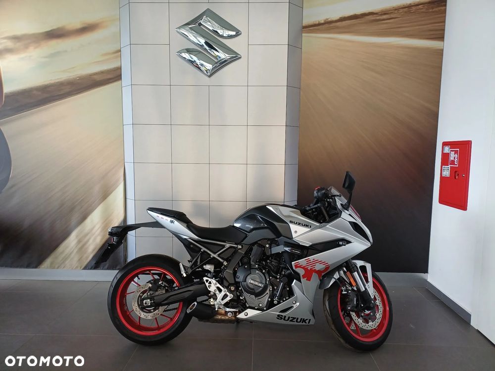 Suzuki GSX - 8