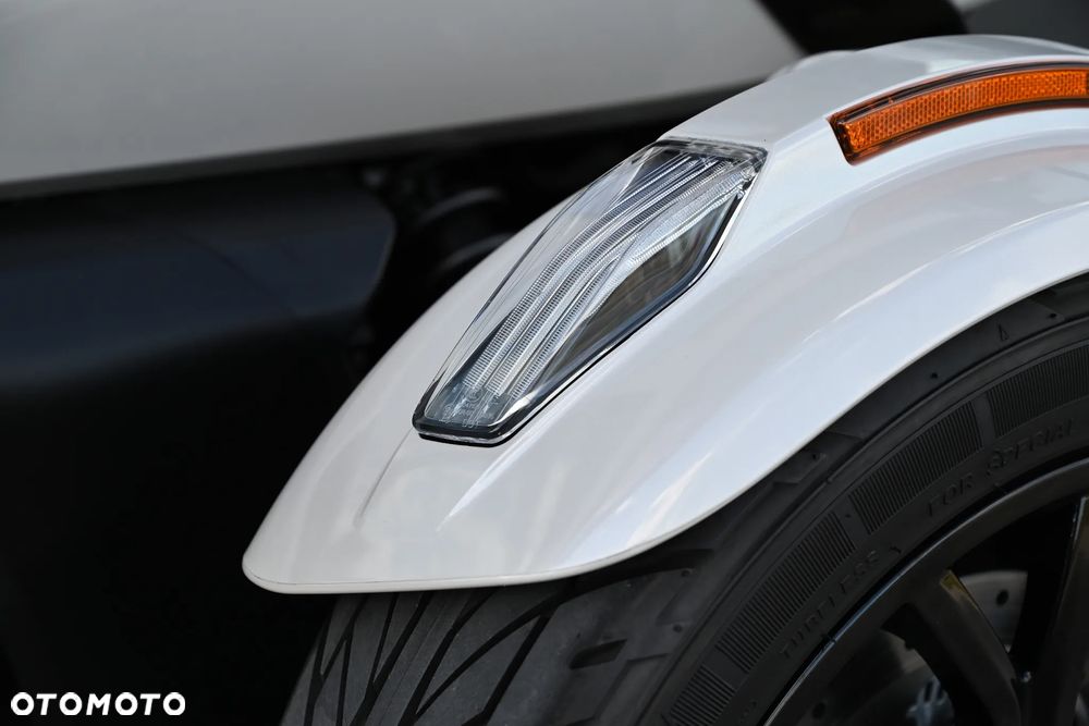 Can-Am Spyder - 16