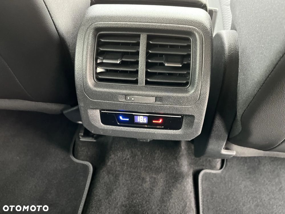 Volkswagen Touran - 22