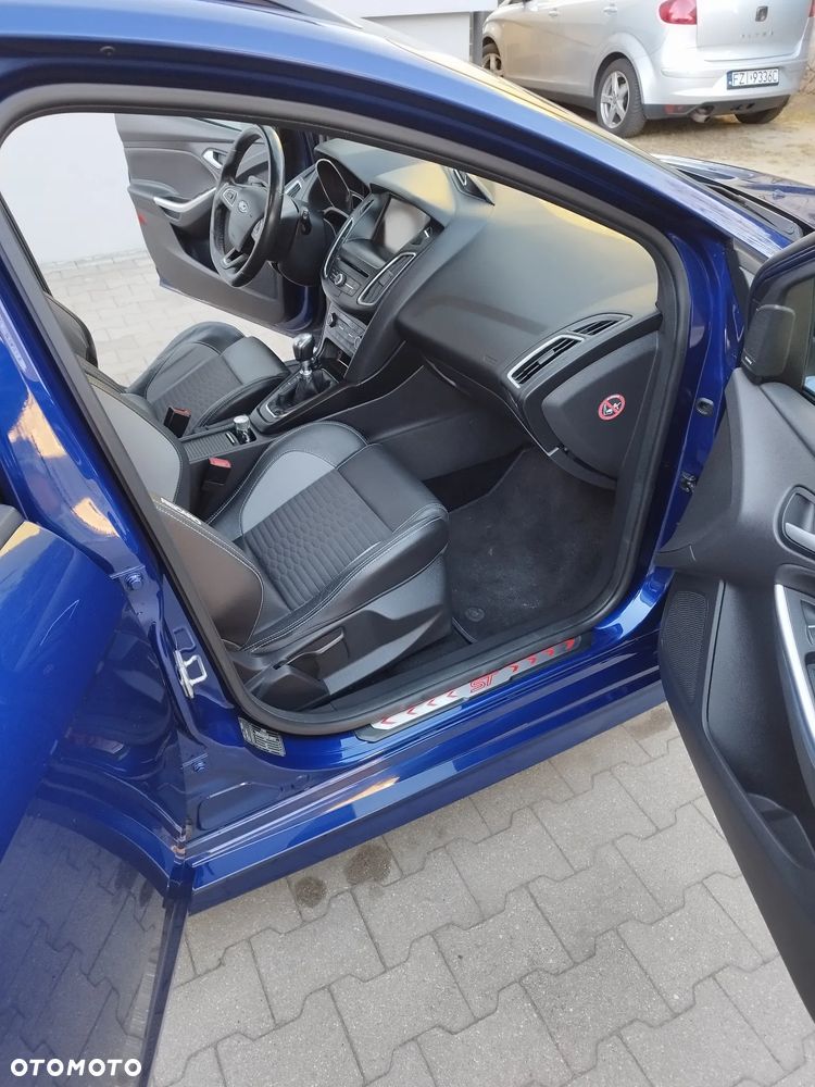 Ford Focus 2.0 TDCi ST - 25