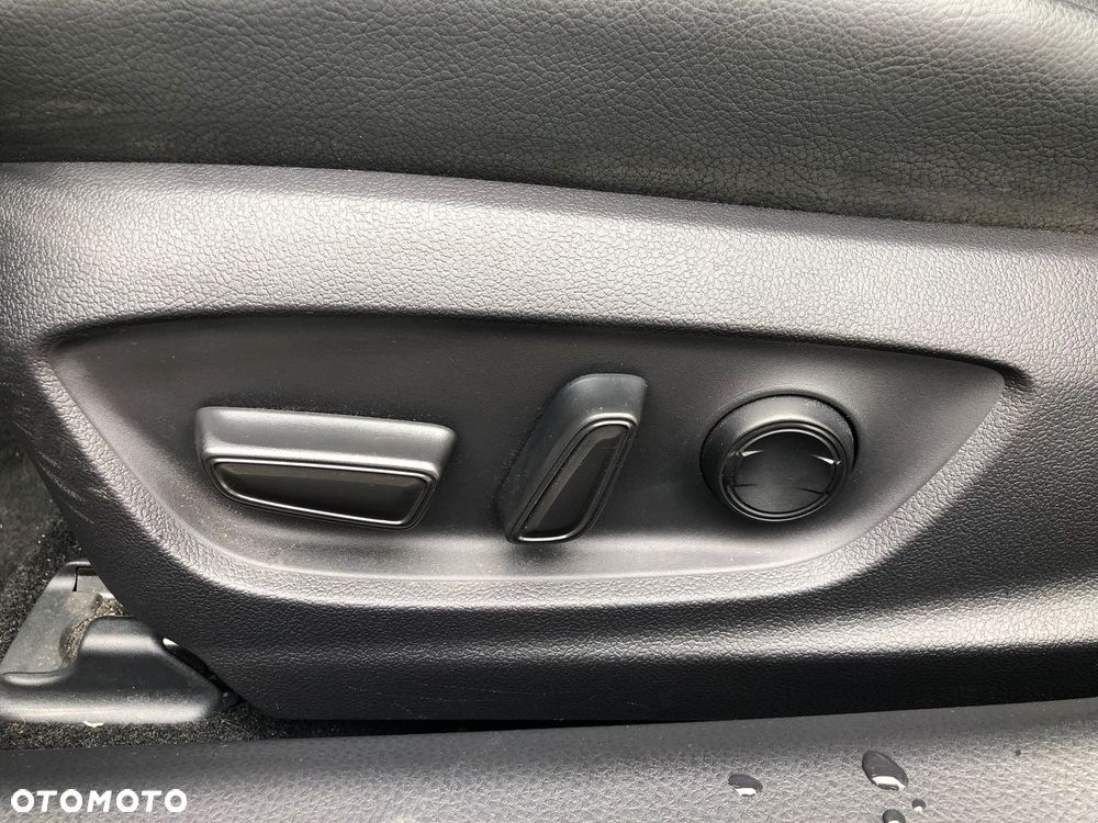 Toyota Camry 2.5 Hybrid Prestige CVT - 28