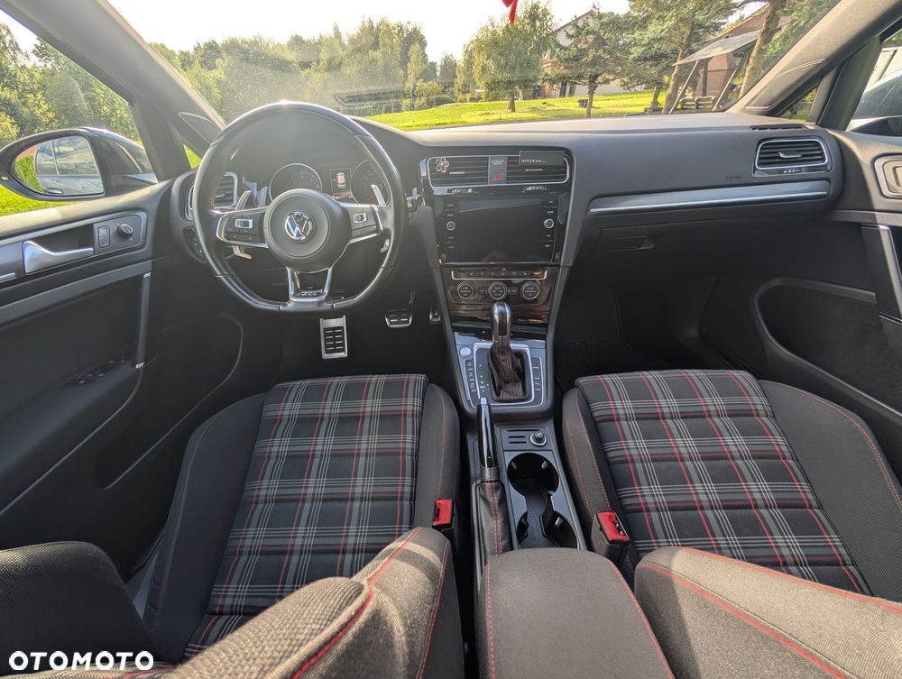 Volkswagen Golf - 18