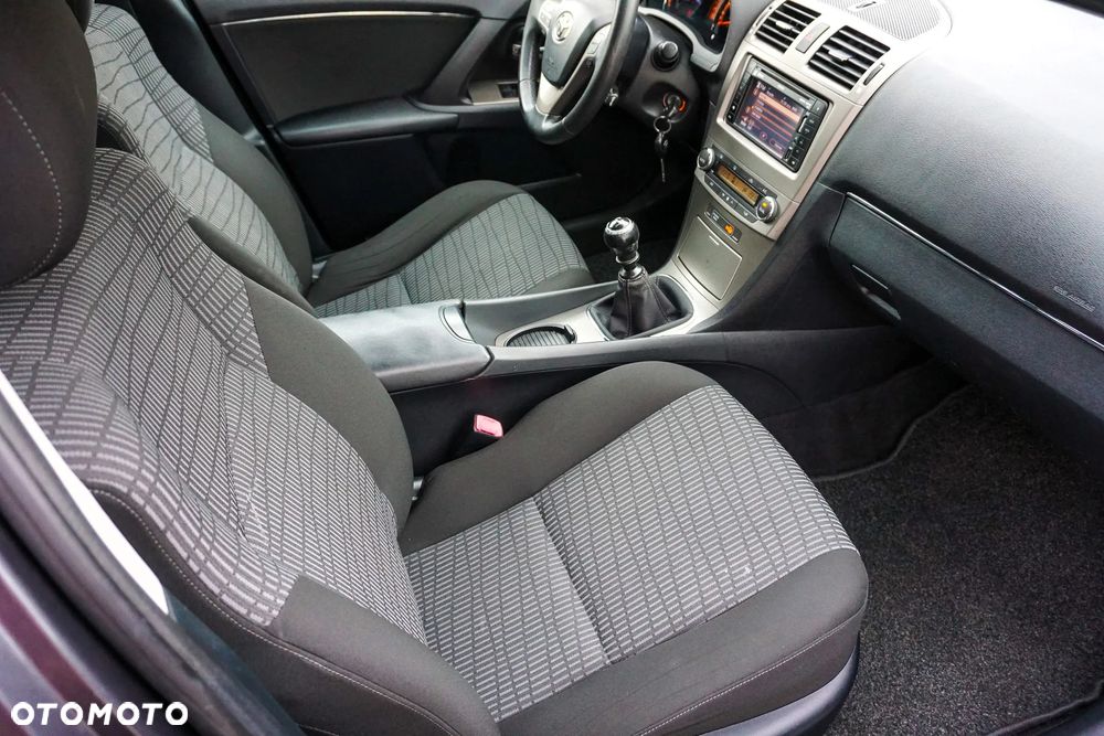 Toyota Avensis 1.8 Comfort - 6