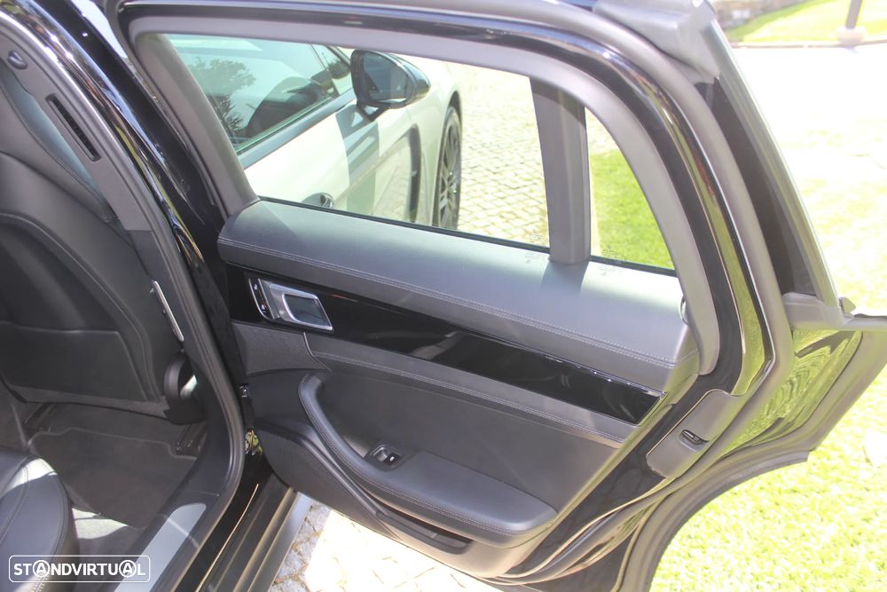 Porsche Panamera Sport Turismo 4 E-Hybrid Platinum Edition - 28