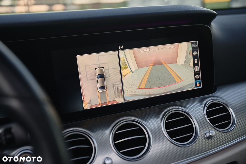 Mercedes-Benz Klasa E 220 d 4-Matic 9G-TRONIC - 29