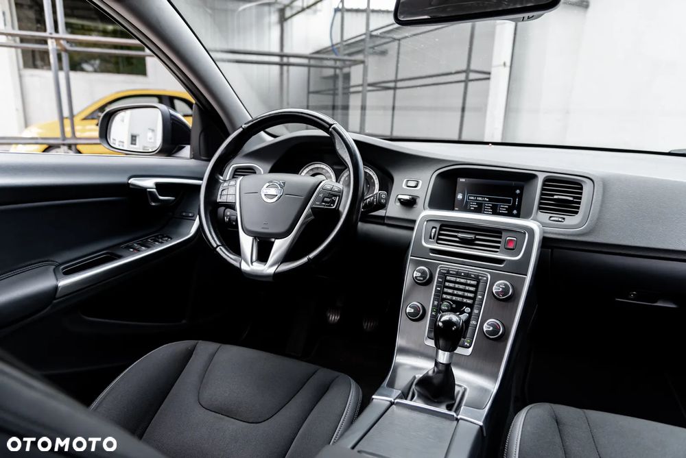 Volvo V60 T3 Edition - 25