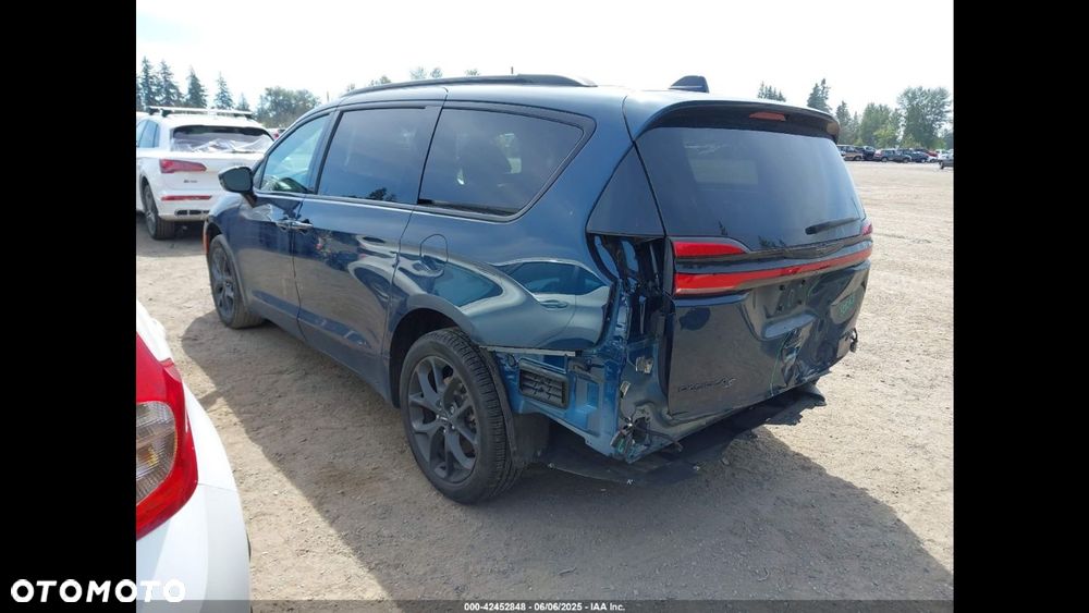 Chrysler Pacifica - 4