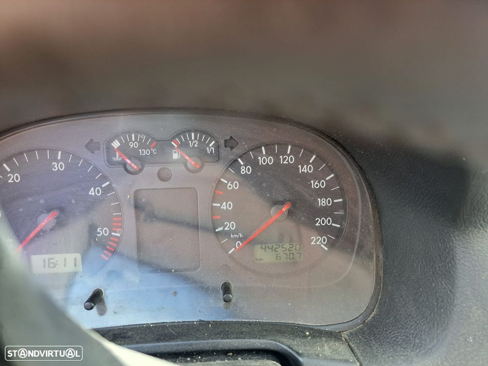 VW Golf 1.9 TDi 25 Anos - 9