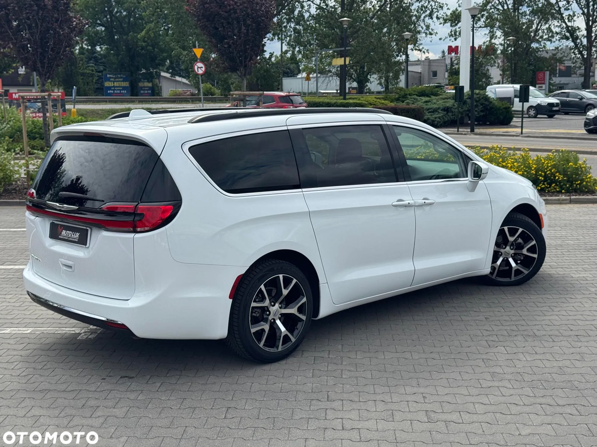 Chrysler Pacifica - 8