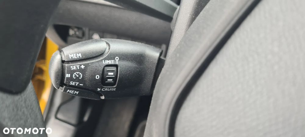 Peugeot 208 - 18