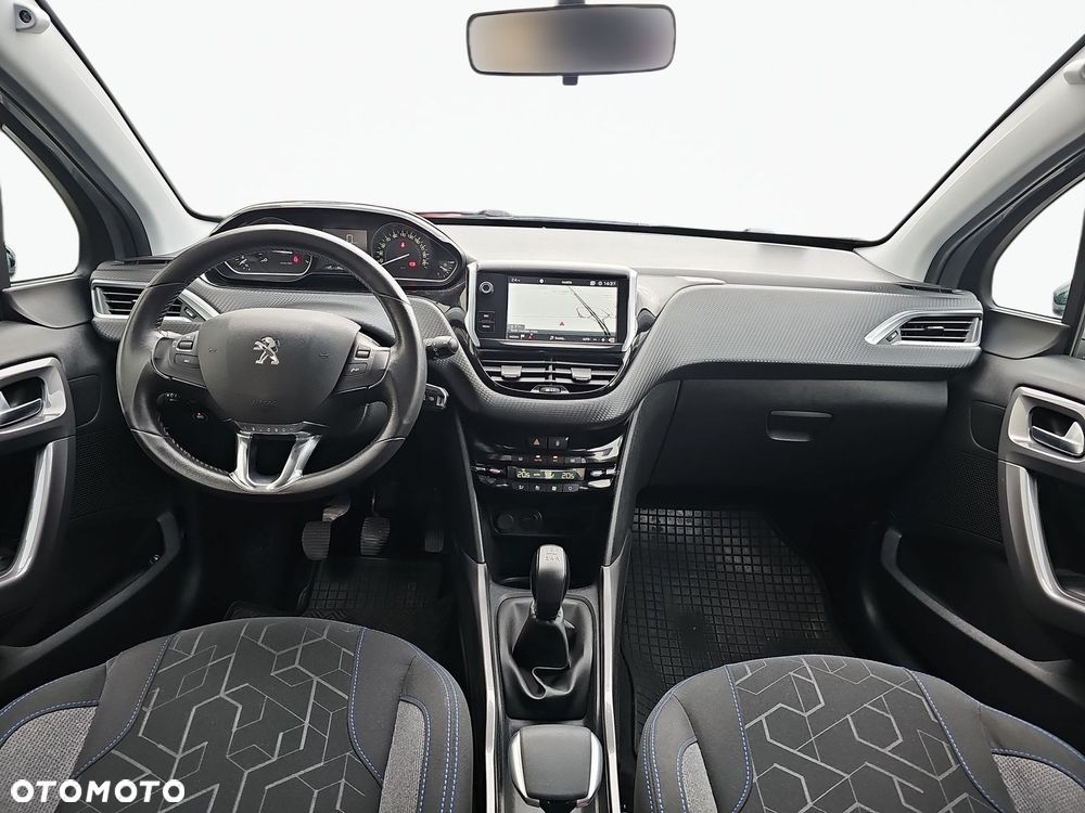 Peugeot 2008 1.2 Pure Tech Style - 24