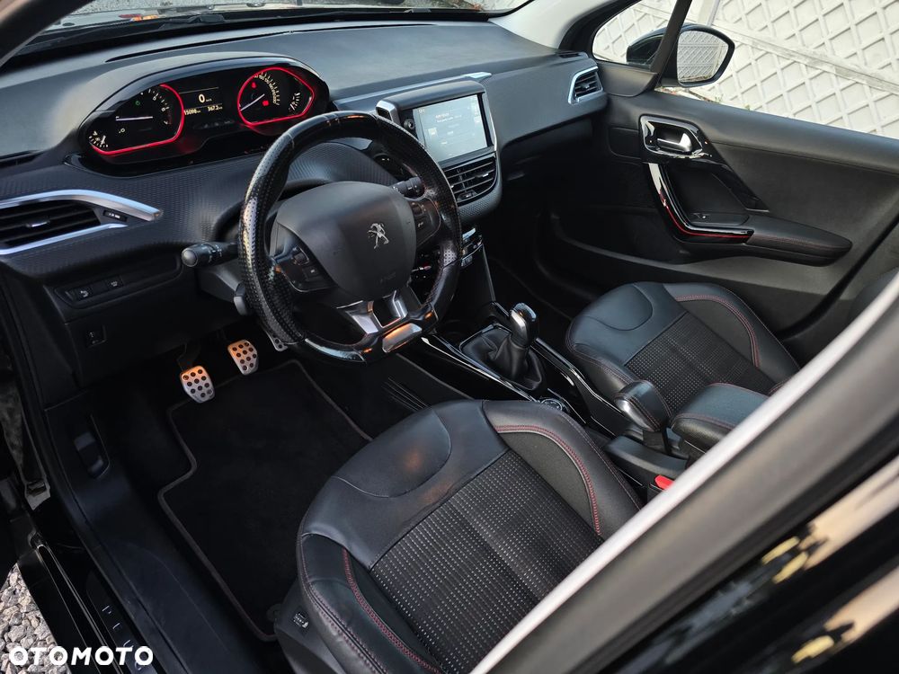 Peugeot 2008 1.2 Pure Tech Allure S&S - 16