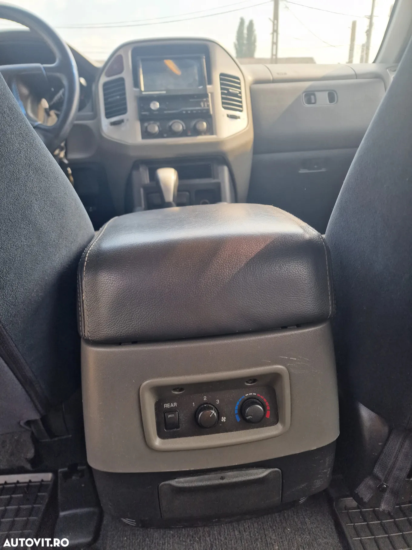 Mitsubishi Pajero - 10