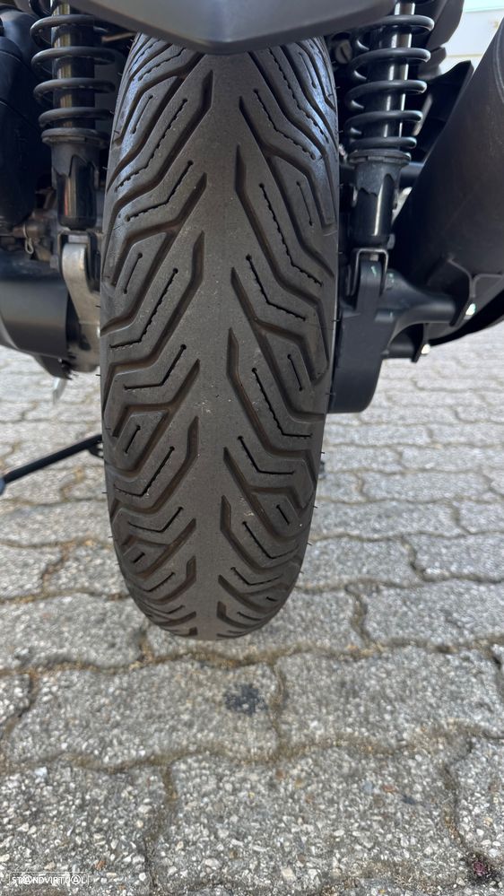 Yamaha X-Max - 12