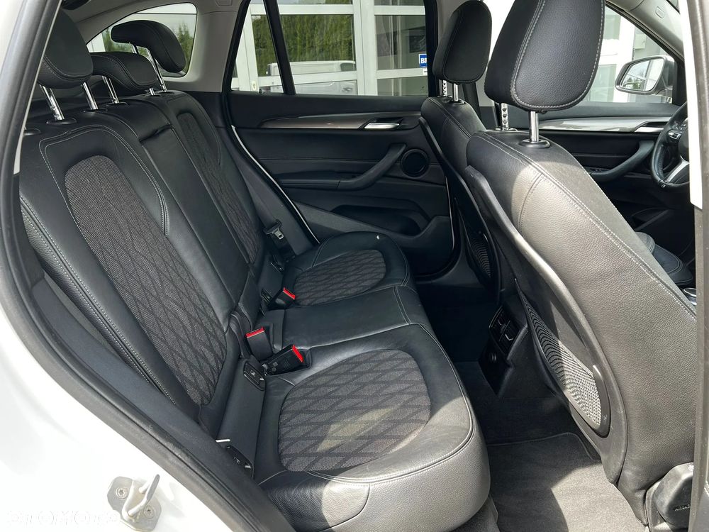 BMW X1 sDrive18d xLine sport - 18