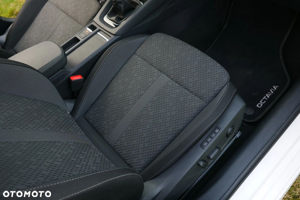 Skoda Octavia 2.0 TDI Style - 23