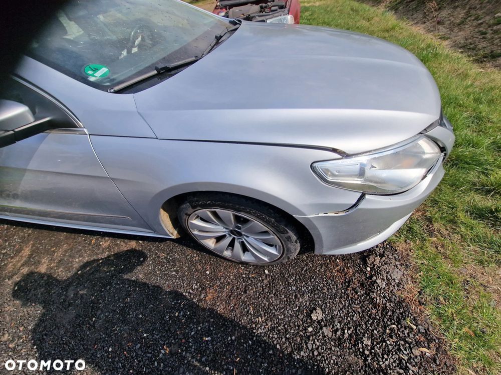 Błotnik  prawy  przód  vw Passat  cc  w  kolorze  LA7W - 1