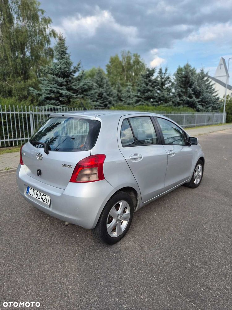 Toyota Yaris - 4