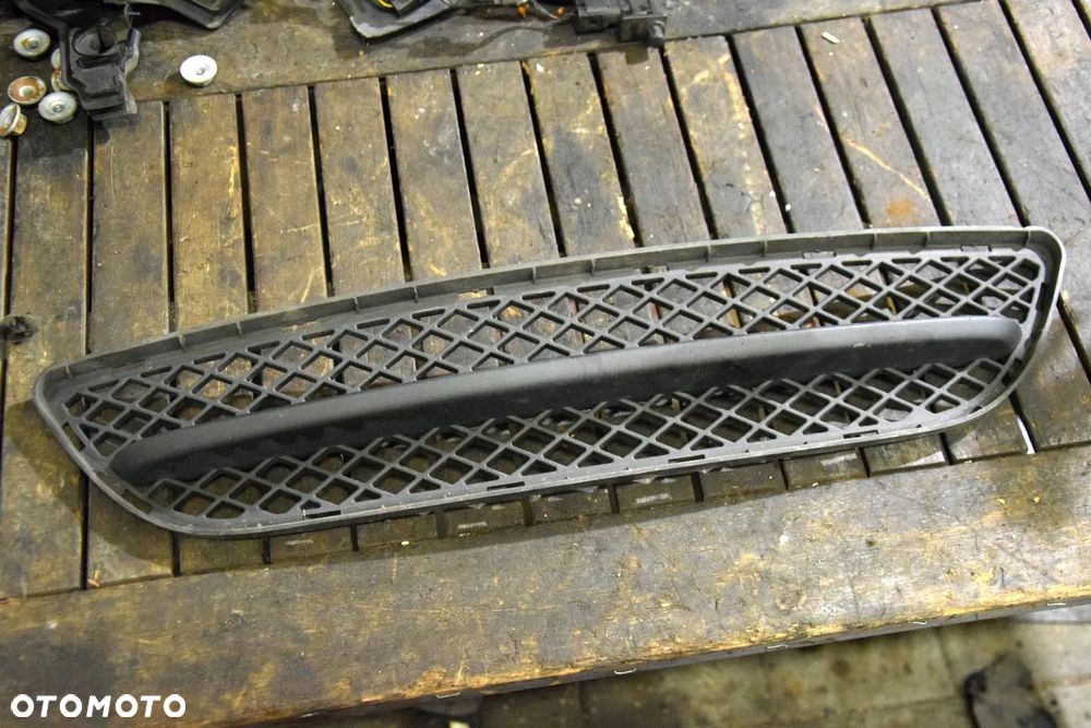 BMW E90 E91 Kratka zderzaka prawa lewa środkowa 7154556 - 2